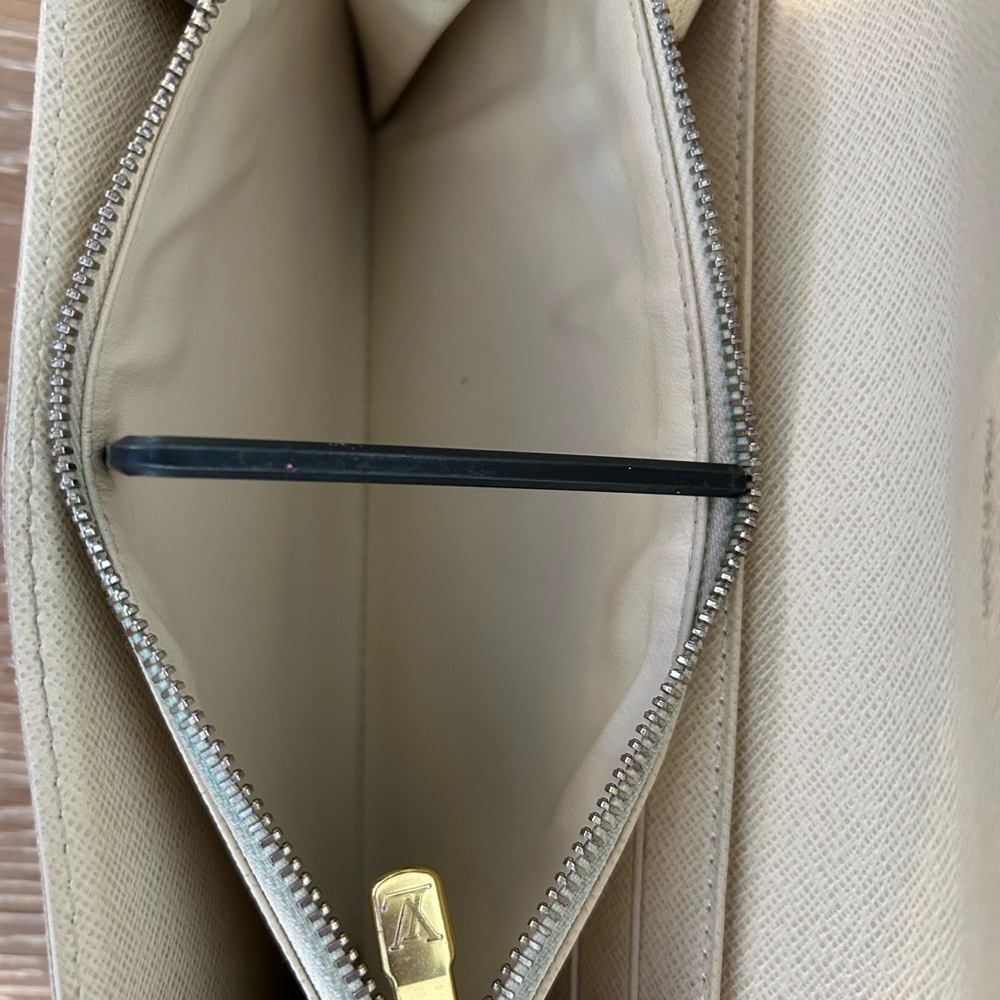 Louis Vuitton Damier Azur Sarah Wallet - Picture 9 of 13